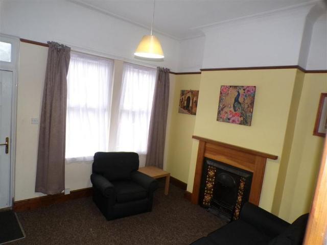 4 bedroom terraced house to rent