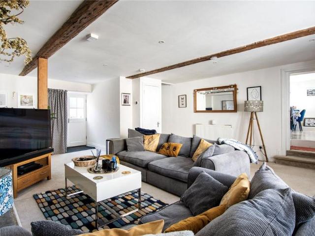 4 bedroom terraced house to rent