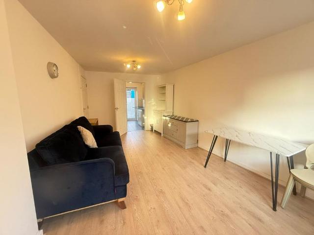 4 bedroom terraced house to rent