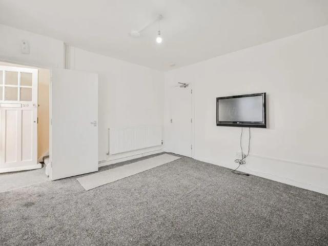 4 bedroom terraced house to rent