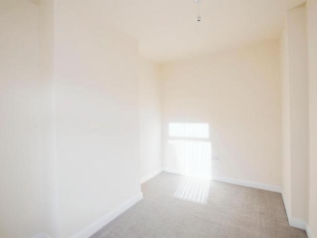 4 bedroom terraced house to rent