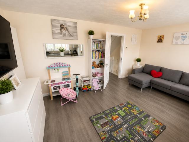 4 bedroom terraced house to rent