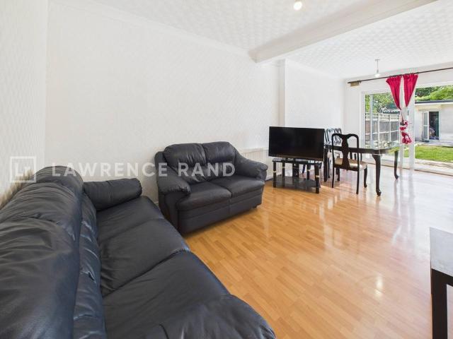 4 bedroom terraced house to rent