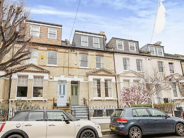 4 bedroom terraced house to rent