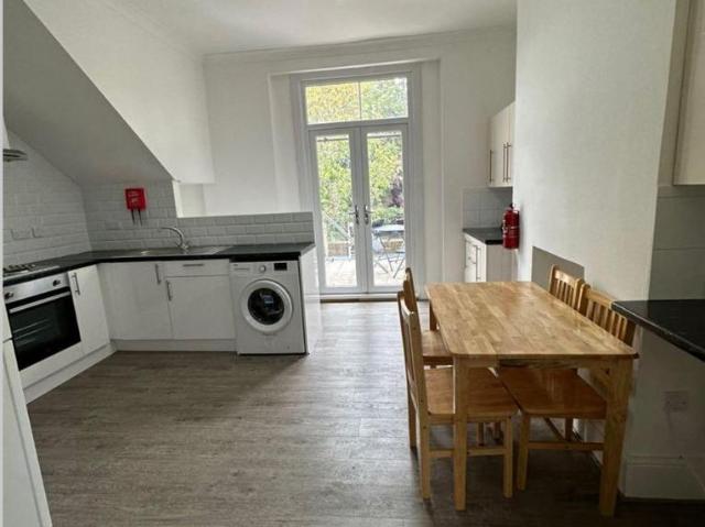 4 bedroom terraced house to rent