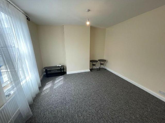 4 bedroom terraced house to rent
