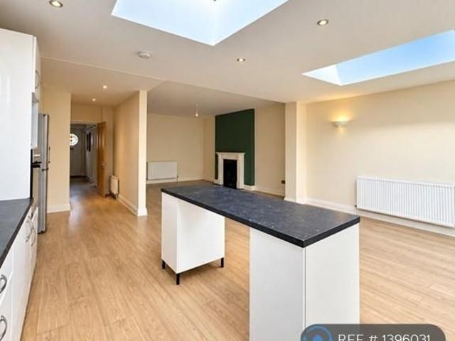 4 bedroom terraced house to rent