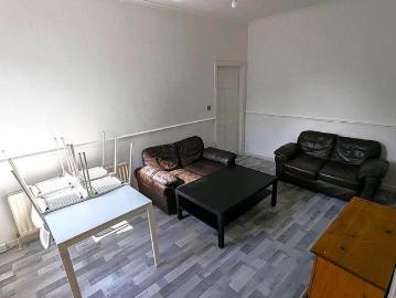 4 bedroom terraced house to rent