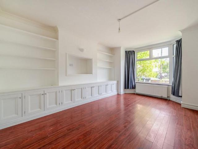4 bedroom terraced house to rent