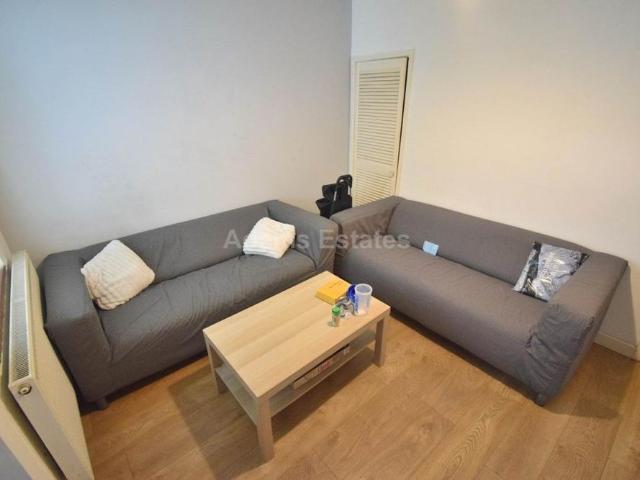 4 bedroom terraced house to rent