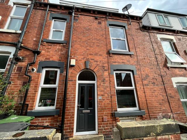 4 bedroom terraced house to rent