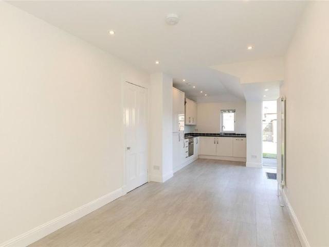 4 bedroom terraced house to rent