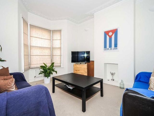 4 bedroom terraced house to rent