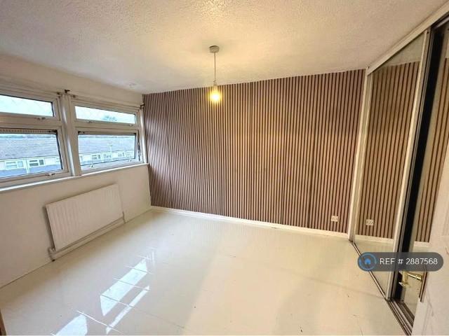 4 bedroom terraced house to rent