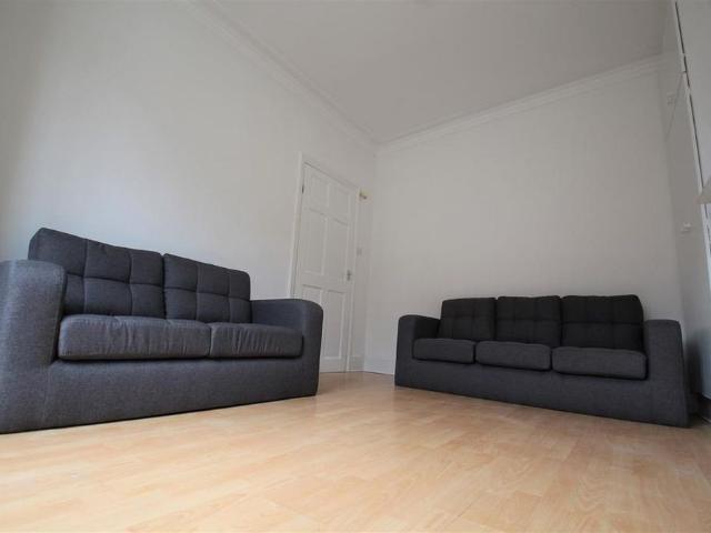 4 bedroom terraced house to rent