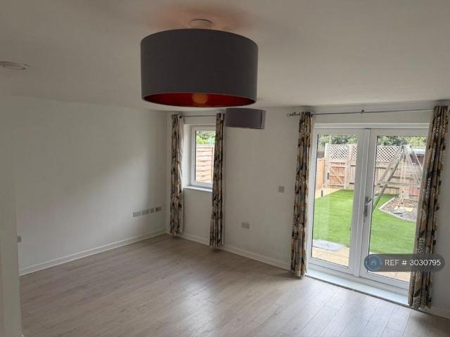 4 bedroom terraced house to rent