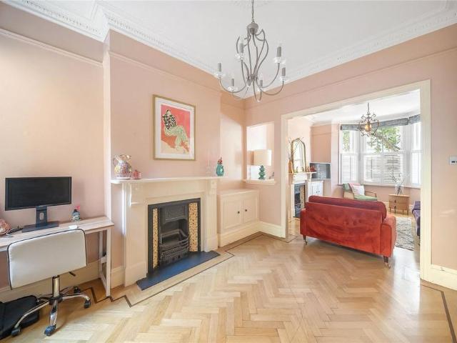 4 bedroom terraced house to rent