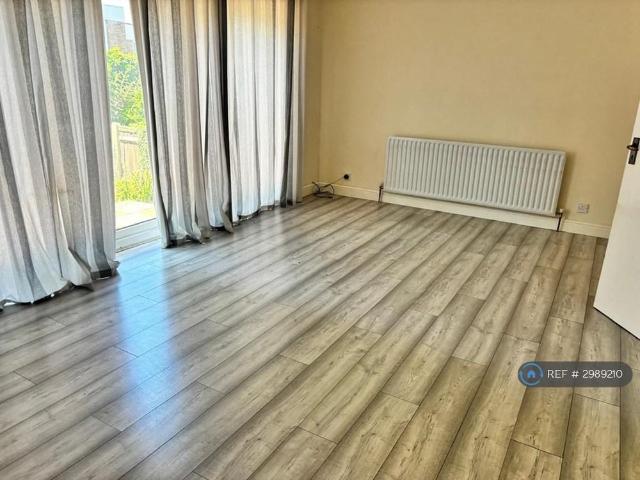 4 bedroom terraced house to rent