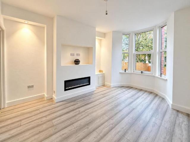 4 bedroom terraced house to rent
