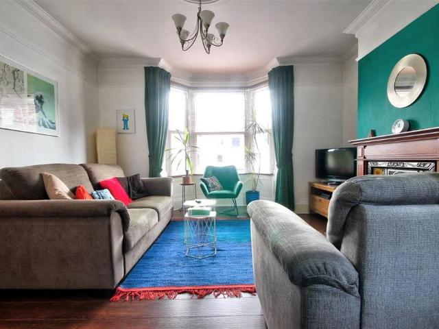 4 bedroom terraced house to rent