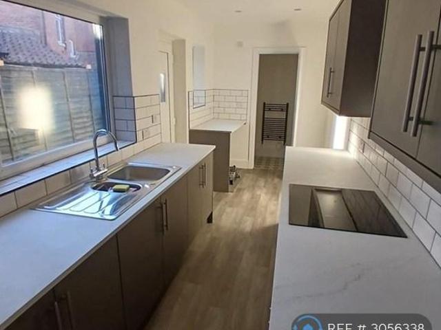 4 bedroom terraced house to rent