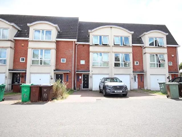4 Bedroom Terraced House To Rent In The Green Mews Available Now, NG5