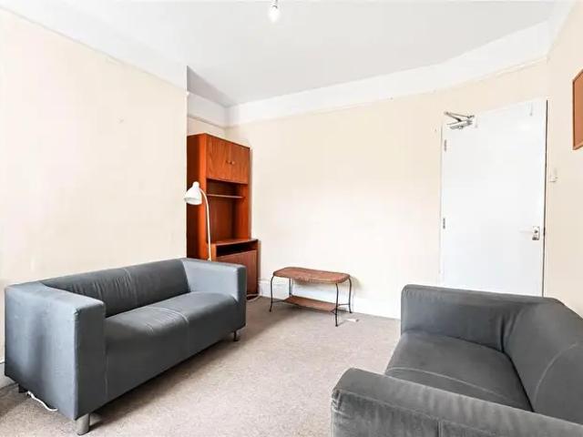 4 Bedroom Terraced House To Rent In Alexandra Road, Botley, OX2