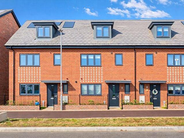 4 Bedroom Terraced House To Rent In Barrosa Way, Milton Keynes, MK8