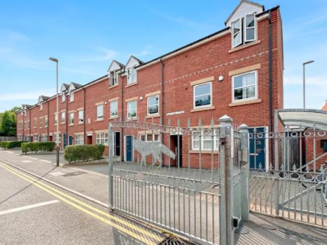 4 Bedroom Terraced House To Rent In Blue Fox Close, Leicester, LE3