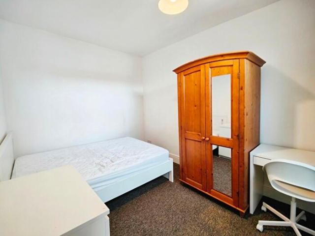 4 Bedroom Terraced House To Rent In Byron Street, Northampton, Northamptonshire, NN2