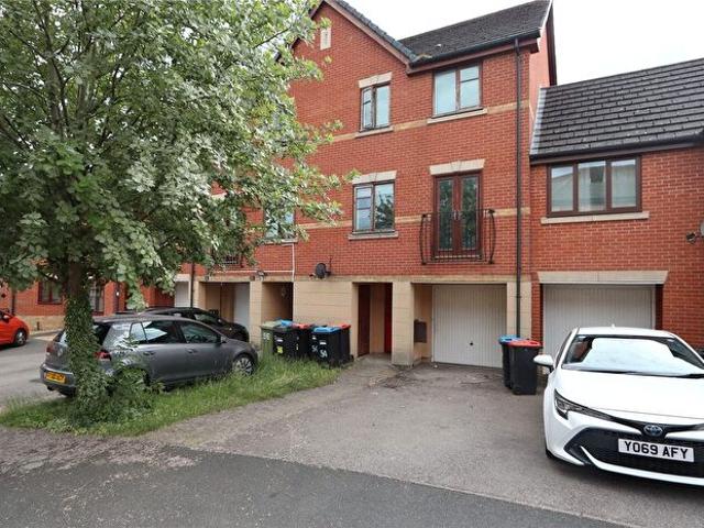 4 Bedroom Terraced House To Rent In Exbury Lane, Westcroft, MK4