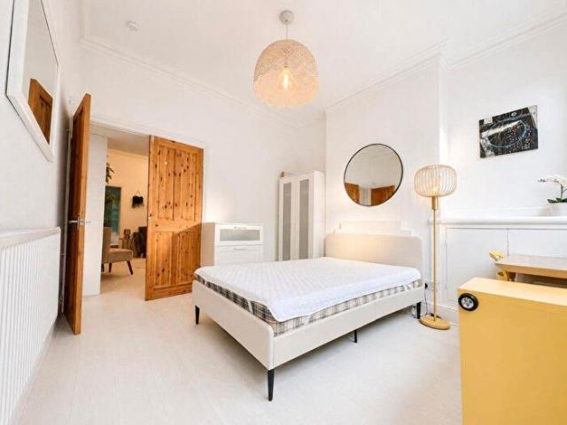 4 Bedroom Terraced House To Rent In Hartopp Road, Leicester, LE2
