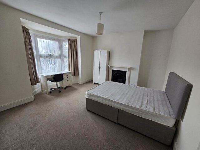 4 Bedroom Terraced House To Rent In Lorne Road, Leicester, LE2