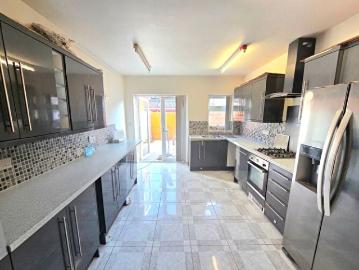 4 Bedroom Terraced House To Rent In Prestwold Road, Leicester, LE5