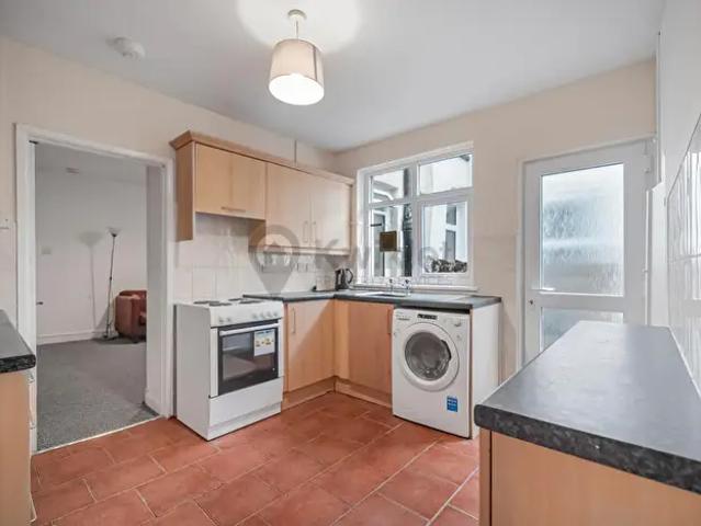 4 Bedroom Terraced House To Rent In Queen Street, Pontypridd, CF37