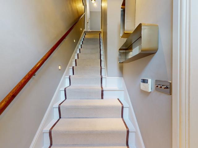 4 bedroom terraced house to rent on Pavilion Road, London