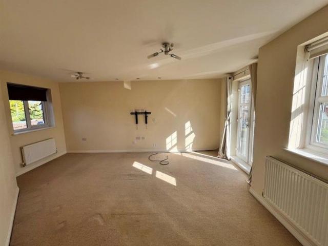 4 Bedroom Terraced To Let