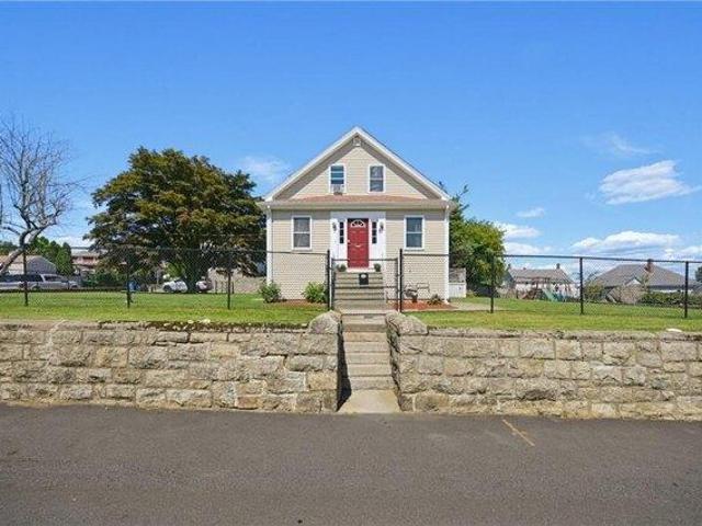 4 bedroom, Tiverton RI 02878 105514601