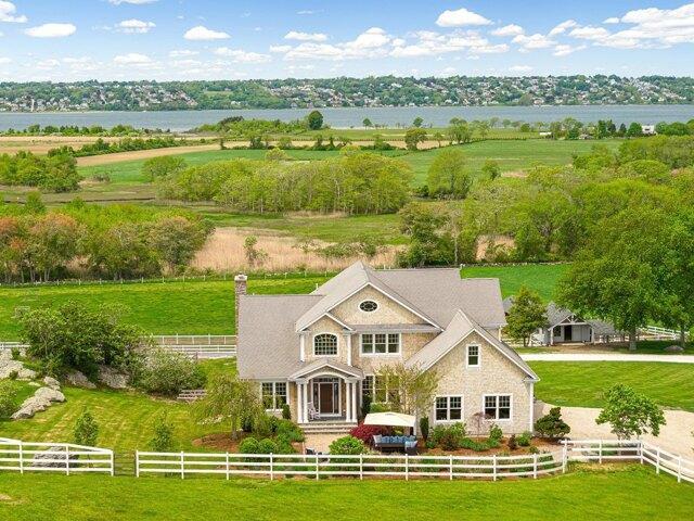 4 bedroom, Tiverton RI 02878 105549368