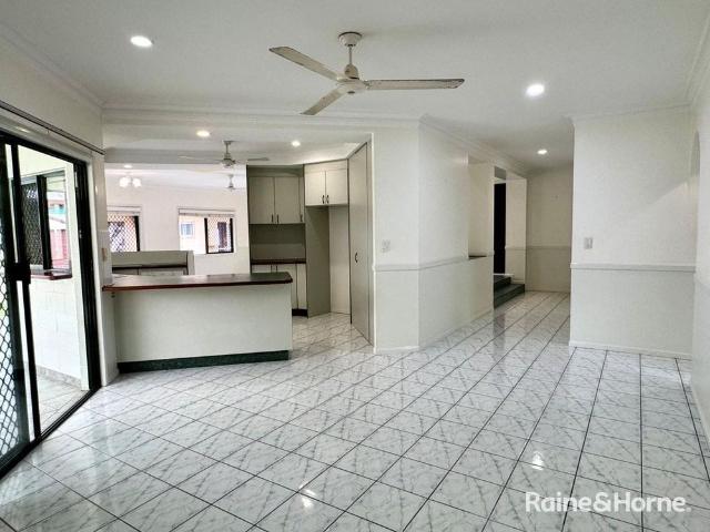 4 Bedroom Unfurnished Pool