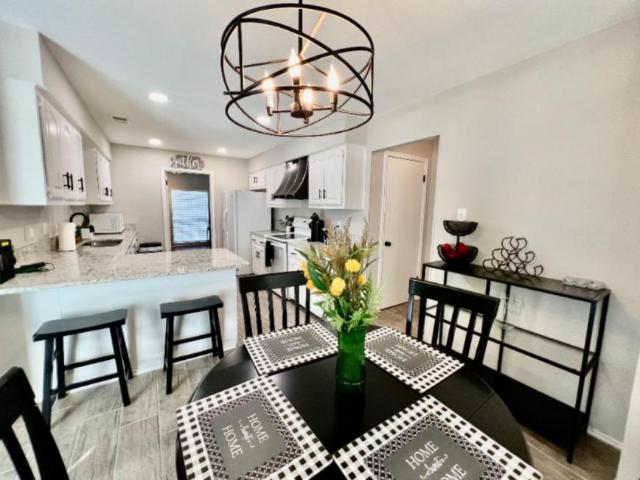 4 bedroom, Universal City TX 78148 105099226