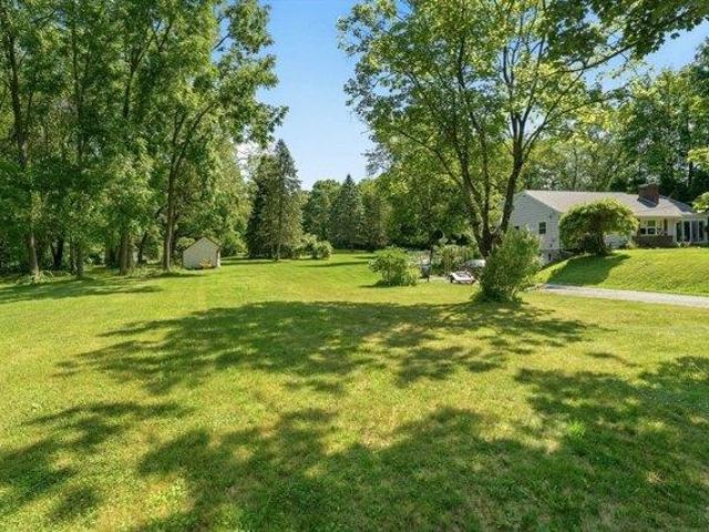 4 bedroom, Uxbridge MA 01569 105423772