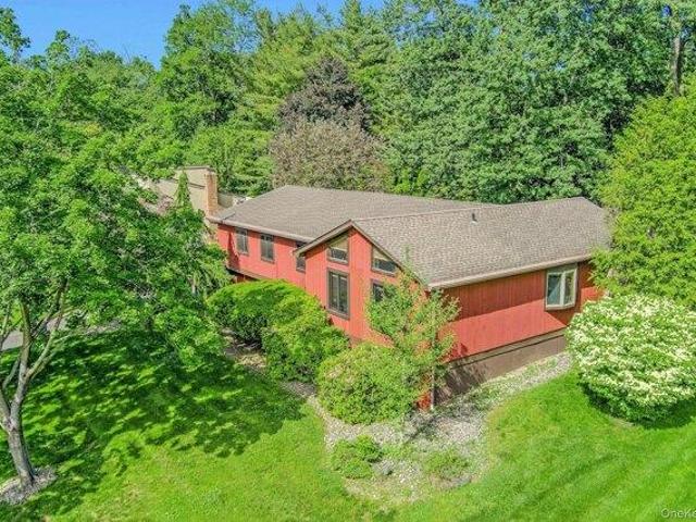 4 bedroom, Valley Cottage NY 10989 105278044