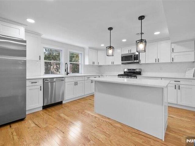 4 bedroom, Verona NJ 07044 105797140