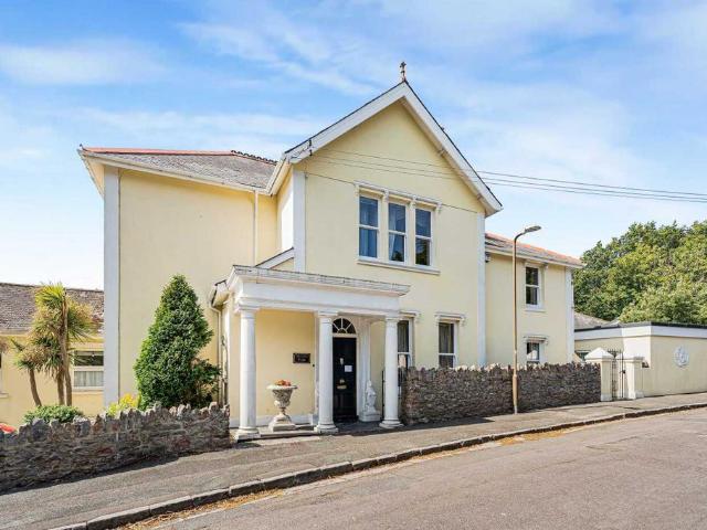 4 bedroom villa for sale