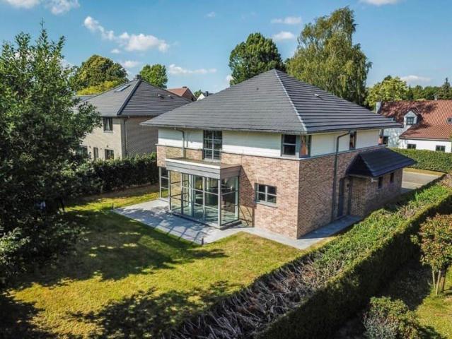4 bedroom villa in a quiet residential cul de sac!