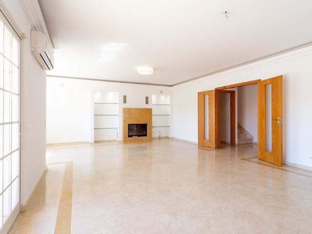 4 Bedroom Villa with Garden and Shared Pool in Private Condominium – Birre, Cascais
