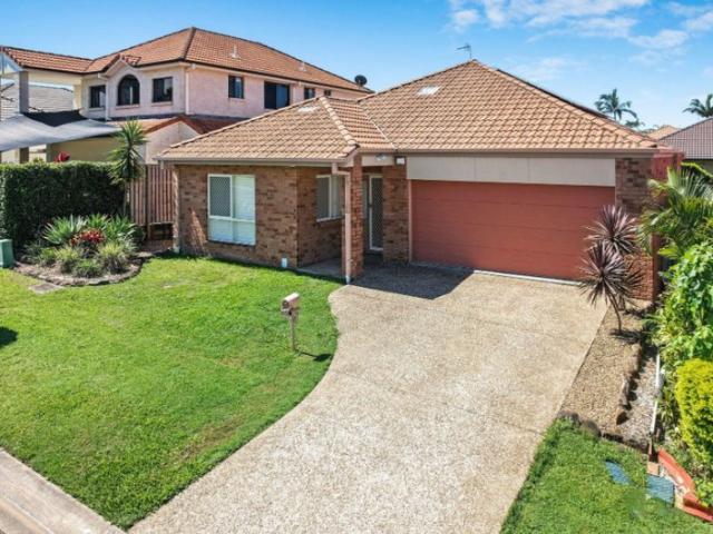 4 BEDROOM X 2 BATHROOM WELL MAINTAINED FAMILY HOME IN VARSITY LAKES