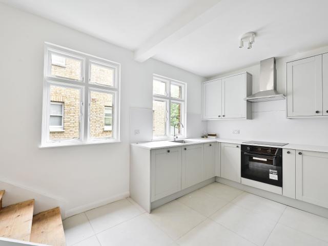 4 Bedrooms Maisonette for Rent in Pembroke Road | Foxtons