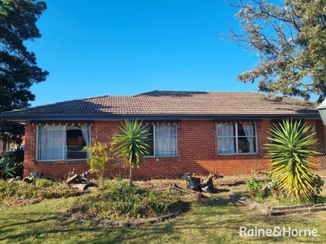 4 BEDROOMS, OPEN PLAN, OFFSTREET PARKING